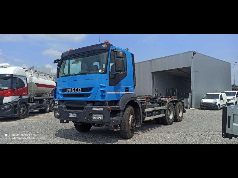 IVECO TRAKKER AD380T45.P GANCIO 32 TON Scarrabile con gancio - Lombardia Truck